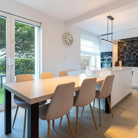 Superb Fully Renovated Semi-detached House For 6 People *