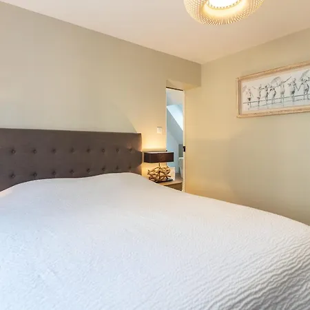 Superb Fully Renovated Semi-detached House For 6 People 別荘