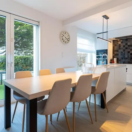 Superb Fully Renovated Semi-detached House For 6 People *