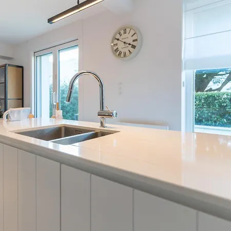 Superb Fully Renovated Semi-detached House For 6 People *