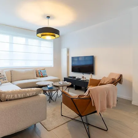 Superb Fully Renovated Semi-detached House For 6 People Vakantiehuis