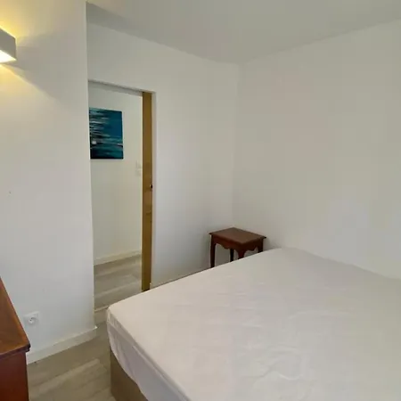 Superb Fully Renovated Semi-detached House For 6 People Vakantiehuis
