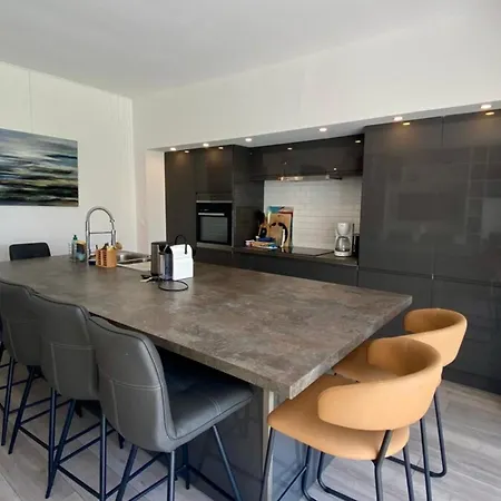 Vakantiehuis Superb Fully Renovated Semi-detached House For 6 People