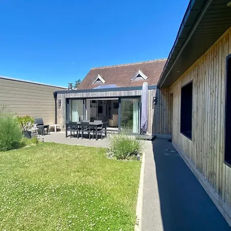 Vakantiehuis Superb Fully Renovated Semi-detached House For 6 People *