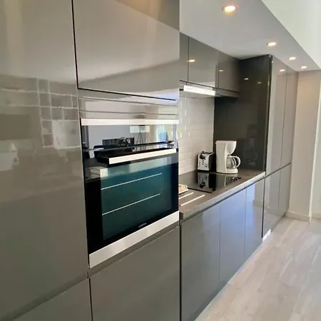 Superb Fully Renovated Semi-detached House For 6 People Vakantiehuis
