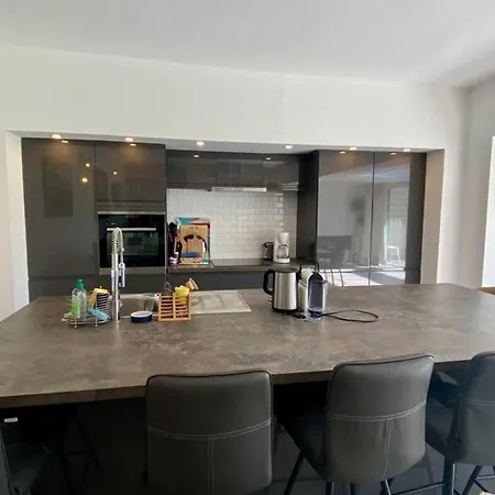 Vakantiehuis Superb Fully Renovated Semi-detached House For 6 People *
