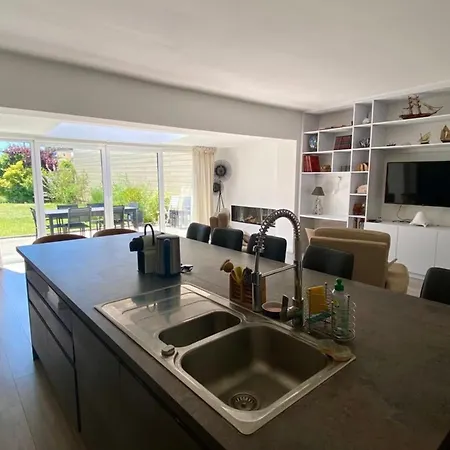 Vakantiehuis Superb Fully Renovated Semi-detached House For 6 People