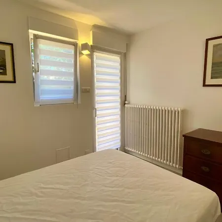Superb Fully Renovated Semi-detached House For 6 People Vakantiehuis *