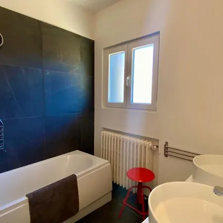 Vakantiehuis Superb Fully Renovated Semi-detached House For 6 People *